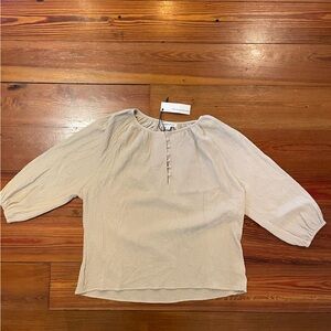 Women’s cream top. Size small